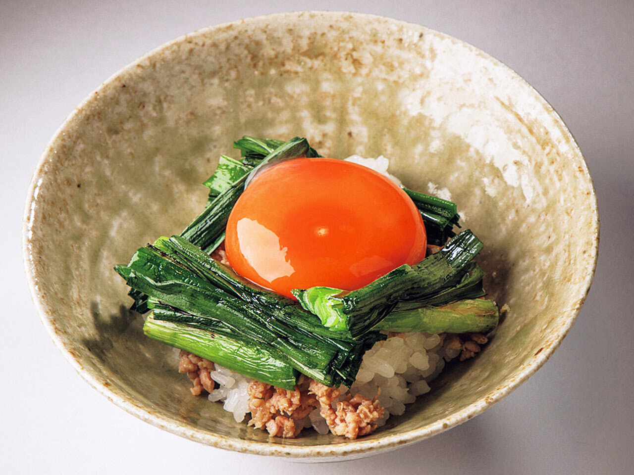 渋谷『特選髙坂鶏 克つ鳥』の「焼きニラ飯」