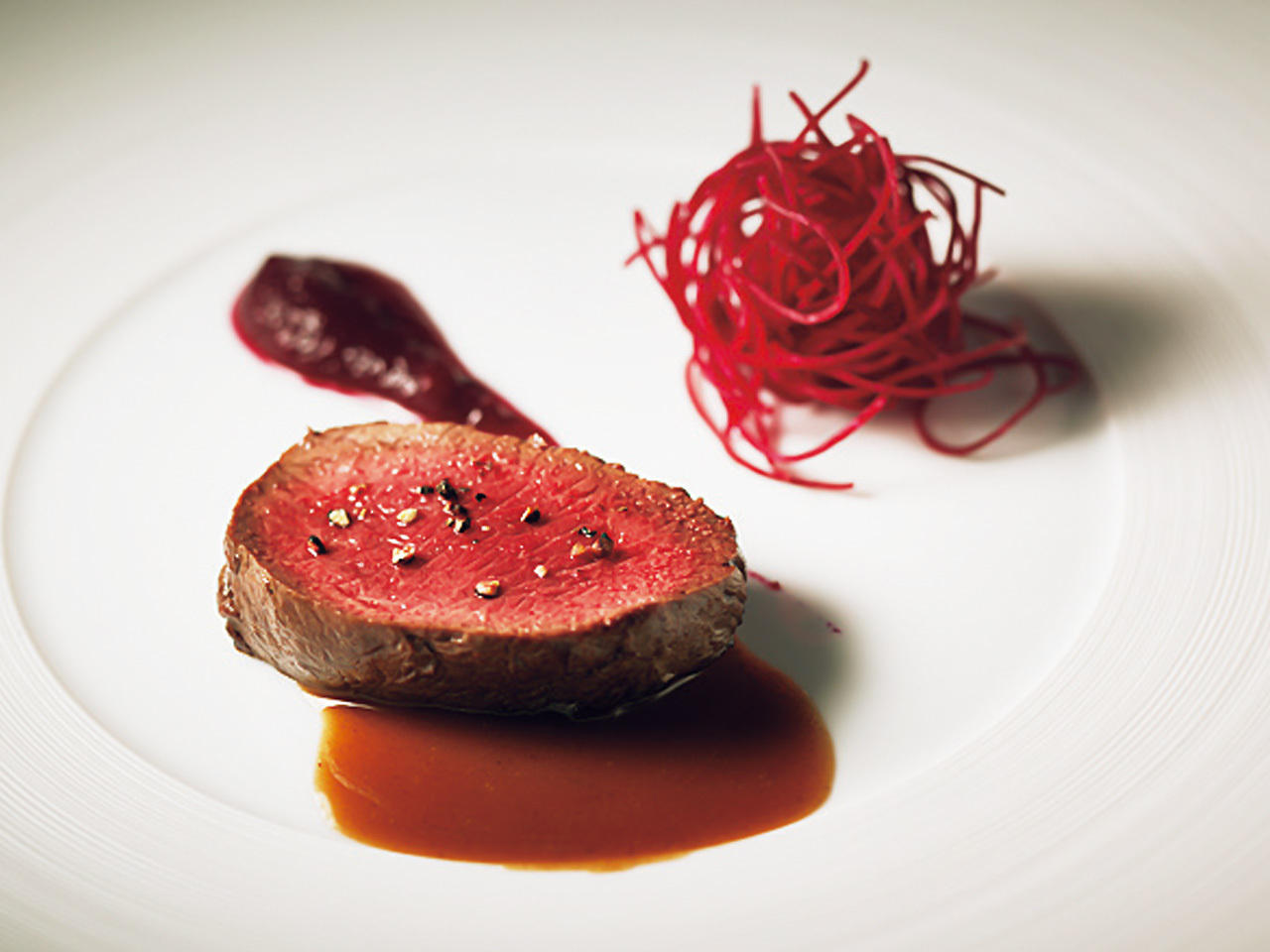 中野『sanka』の「夏蝦夷鹿とビーツ」