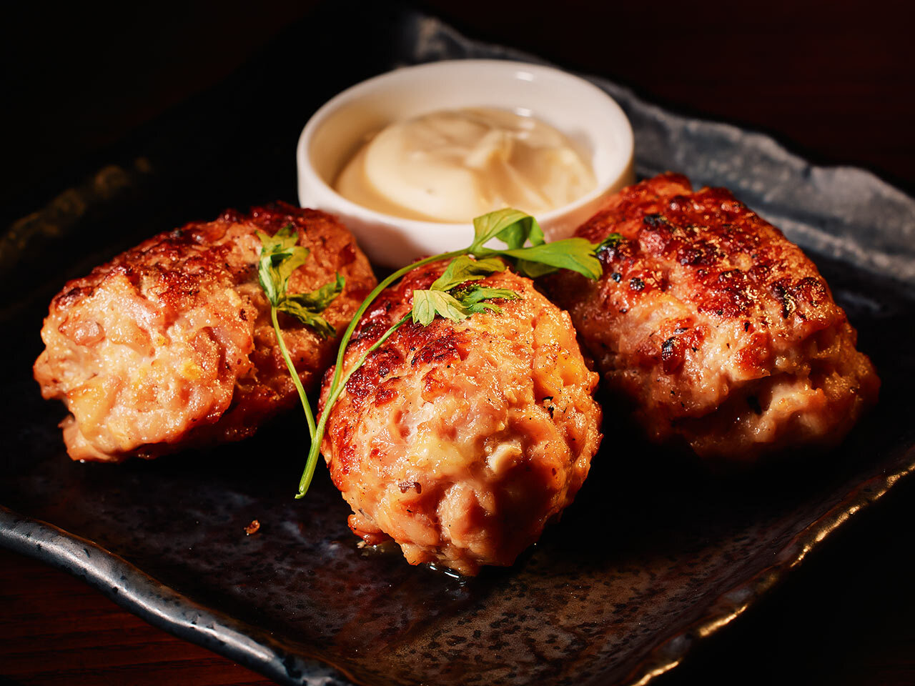 恵比寿『グリル&ワイン ダンヴィーヴァ』の「名物!! 自家製つくね」