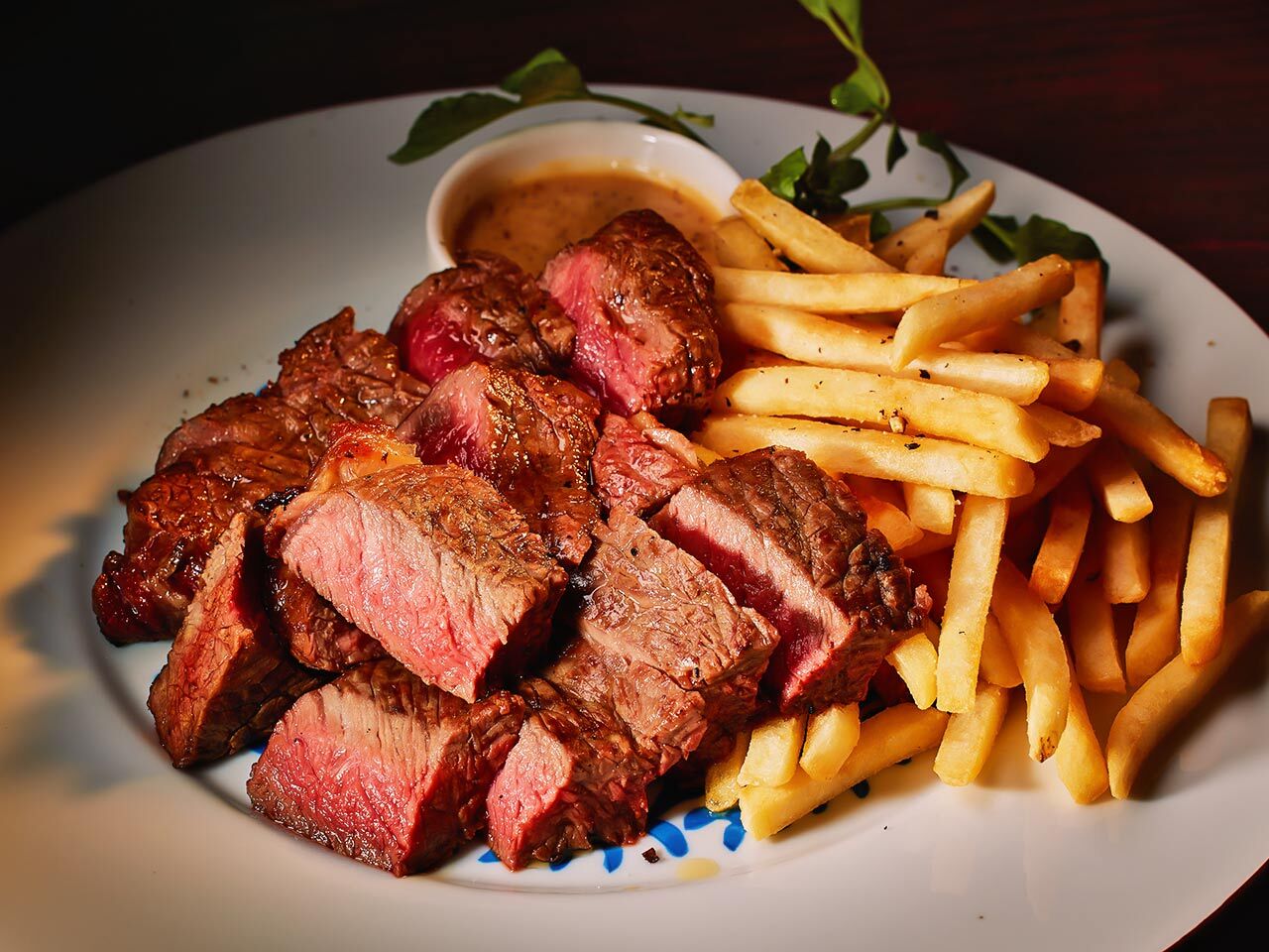 恵比寿『グリル&ワイン ダンヴィーヴァ』の「北海道産 国産牛 サーロイン」