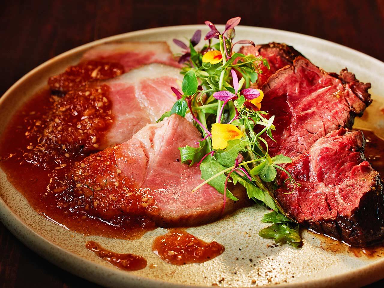 大門『ビストロ カリテプリ』の「豚肩ロース&牛ハラミ盛り合わせ」