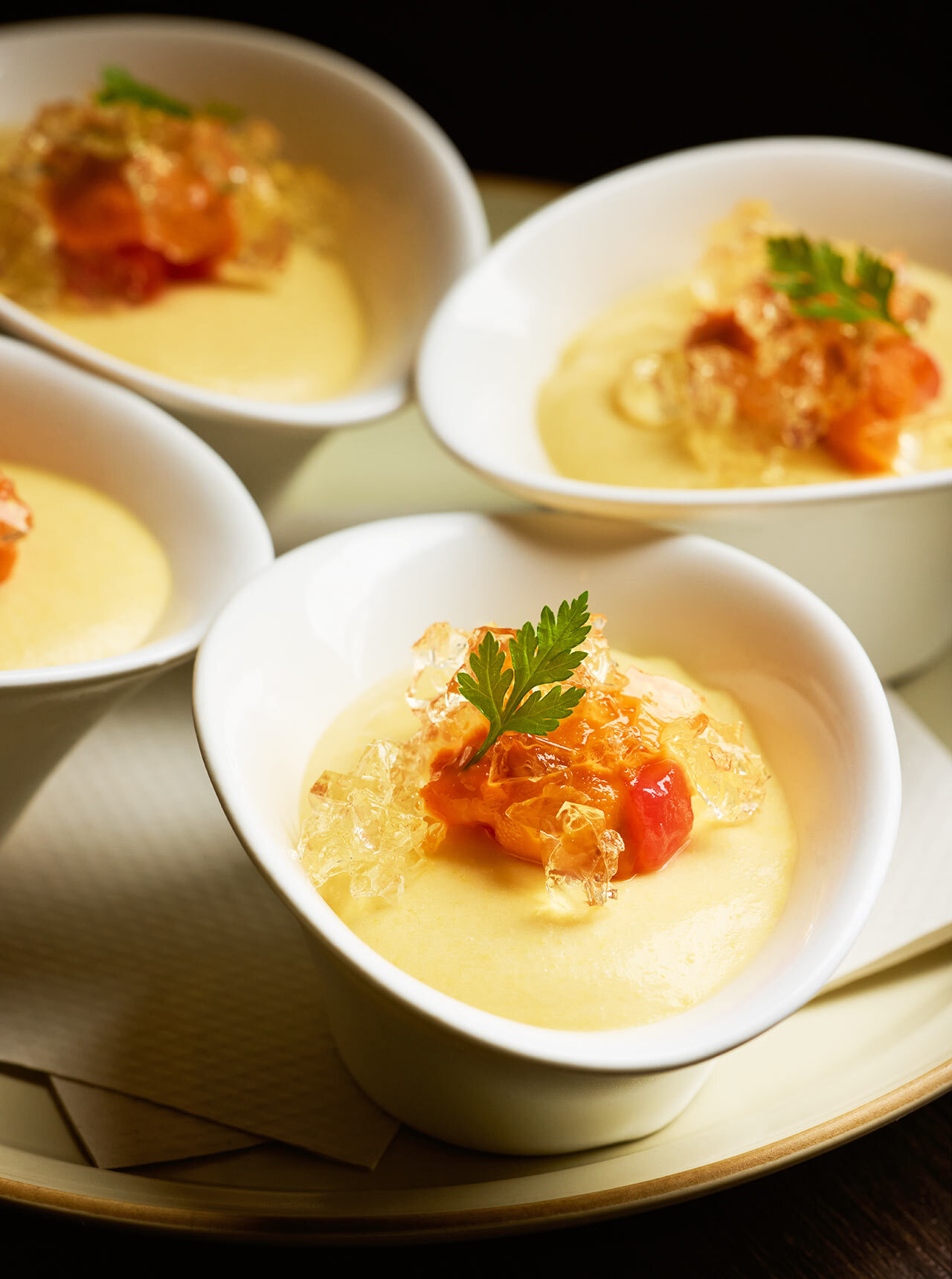 新橋『French-Bar Refuge』の「とうもろこしのムース~うにのせ~」