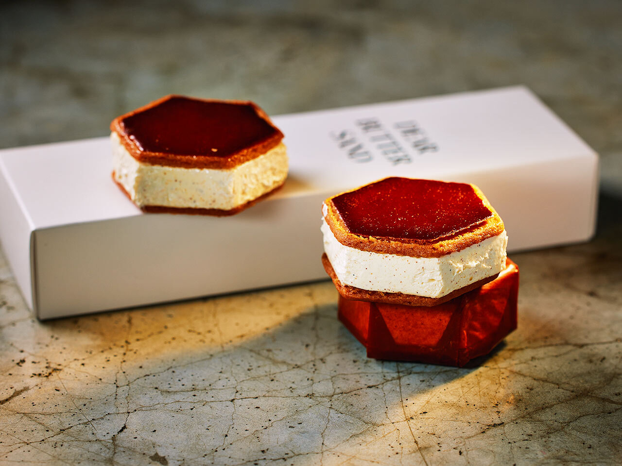 『DEAR BUTTER SAND』の「幸せの焦がしバターサンド(ラムレーズン)」