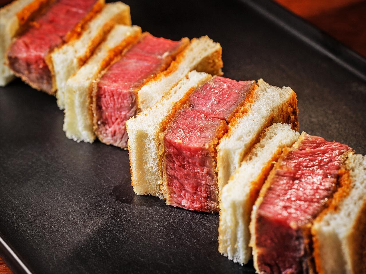 六本木『士士』の「近江牛(または増田牛)のヒレカツサンド」