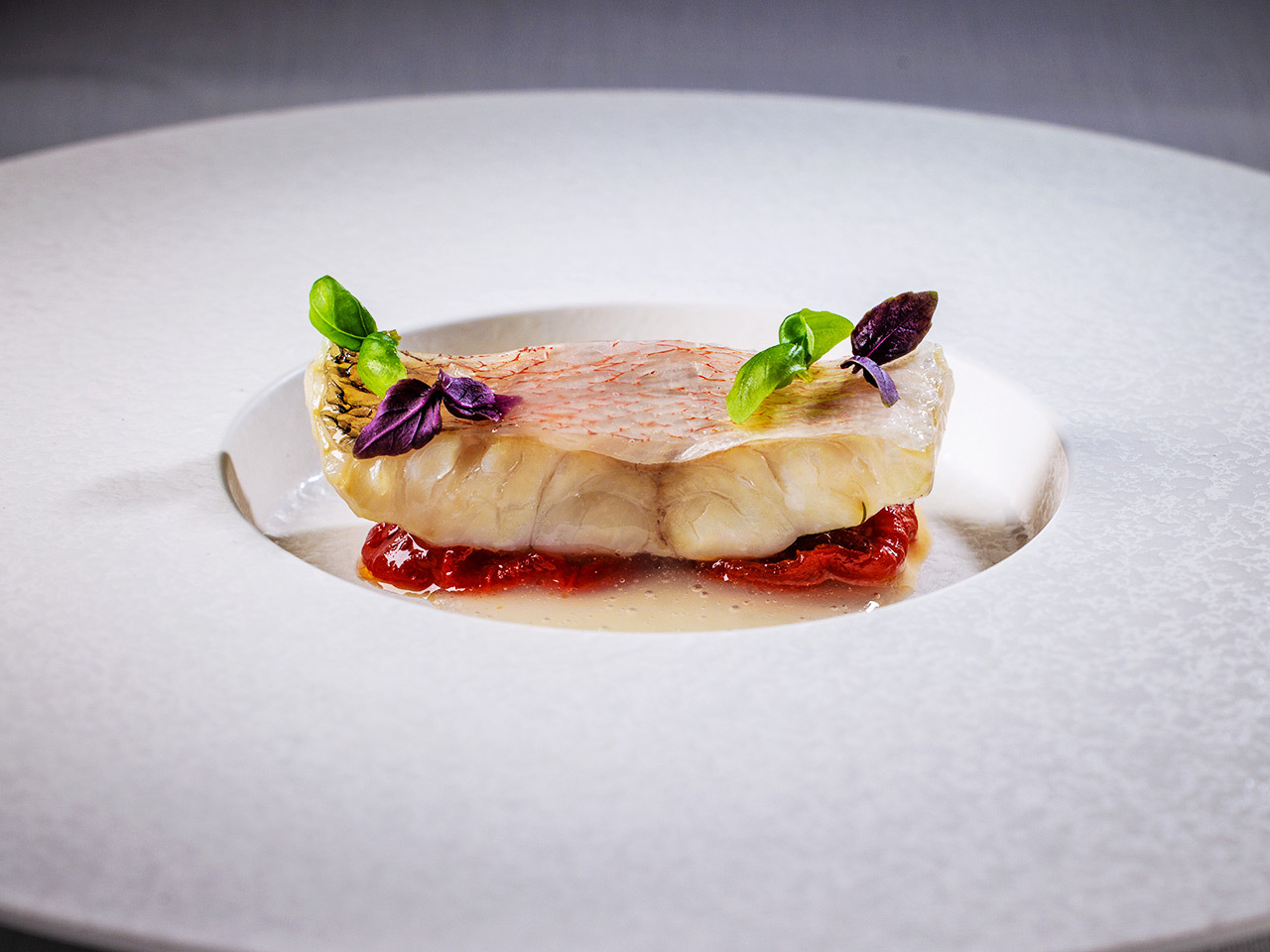 表参道『リストランテ イタリアーノ エトゥルスキ』の昆布を漬けた白ワインで蒸した白甘鯛