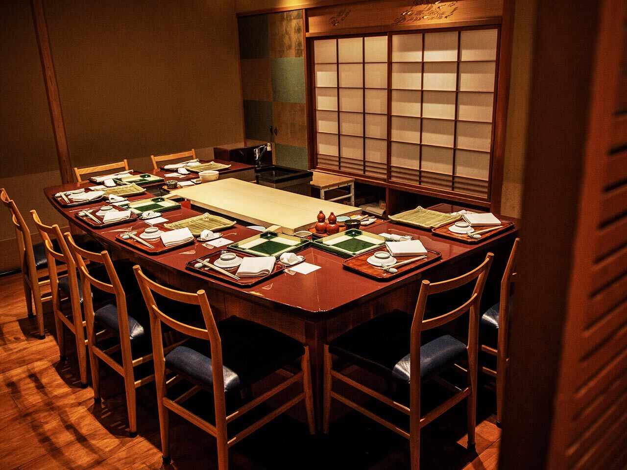 新橋『久兵衛 本店』の内観