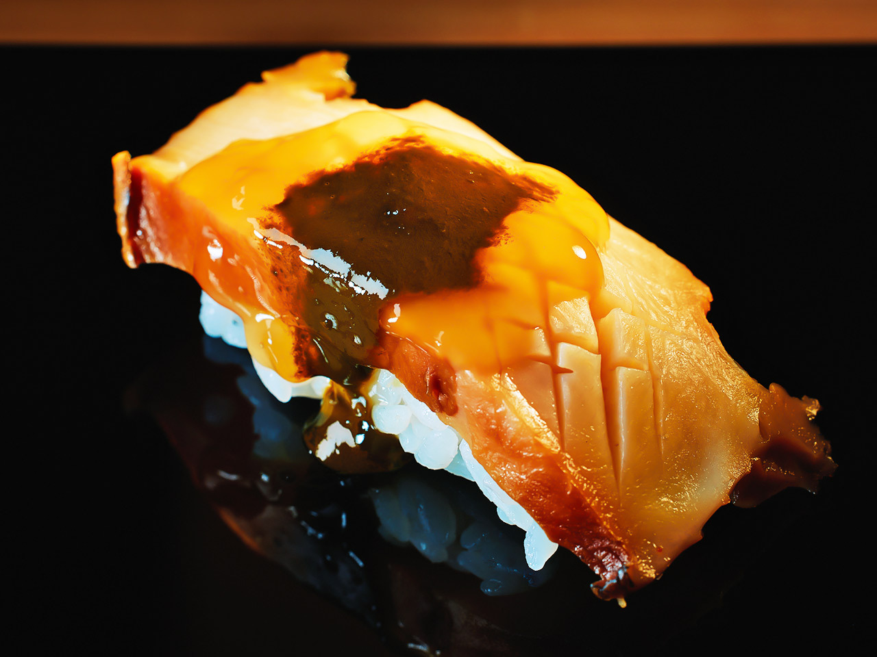 銀座『鮨 杉澤』の「蒸しアワビ」