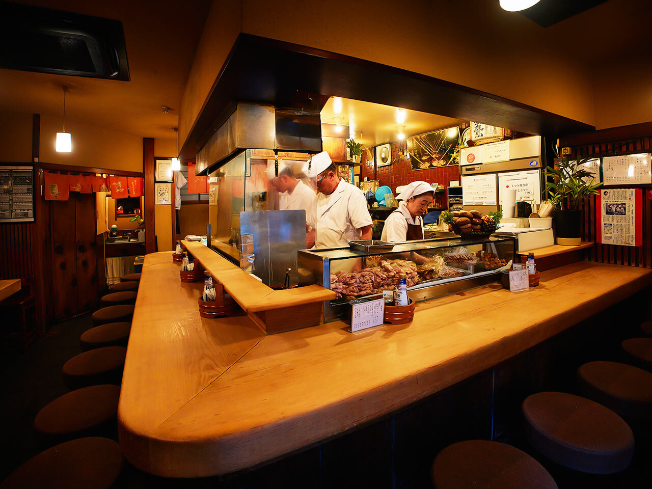 東銀座『焼鳥 武ちゃん』の内観