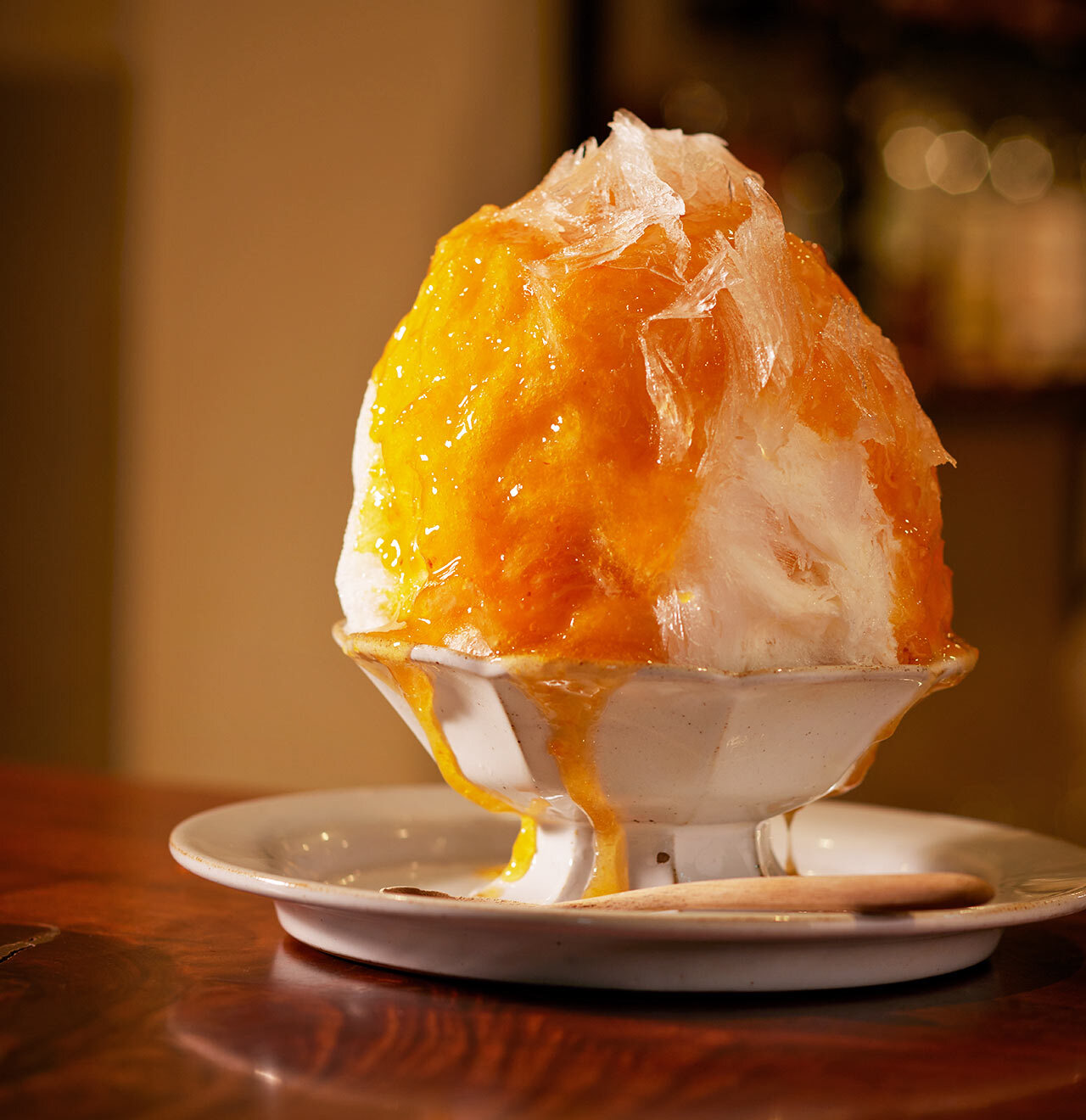 銀座『麦酒屋 るぷりん』の「杏子とチョコレートムースのかき氷」