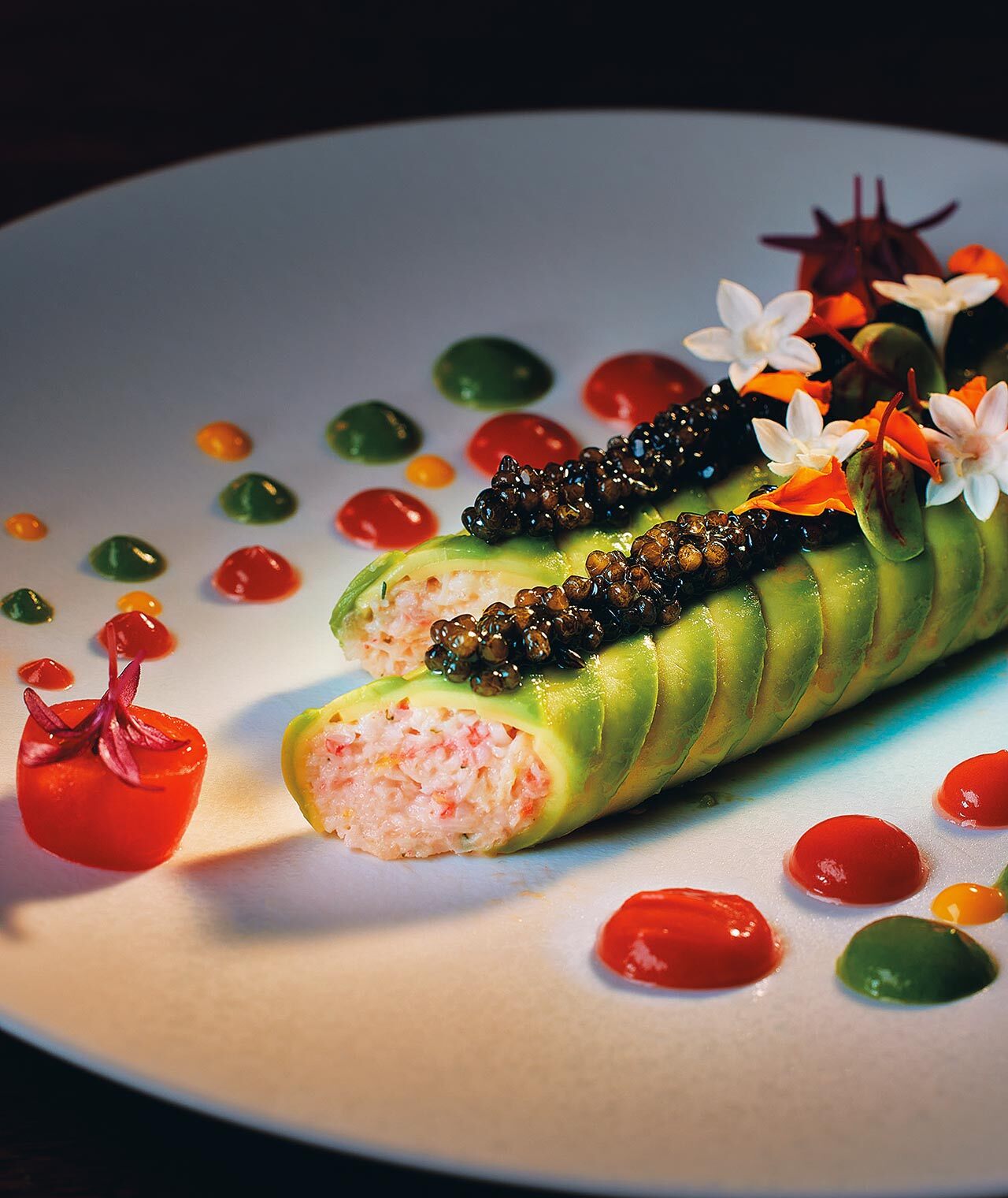 六本木『Lustre』の「ズワイガニとアボカドのカネロニ仕立て キャビア添え」