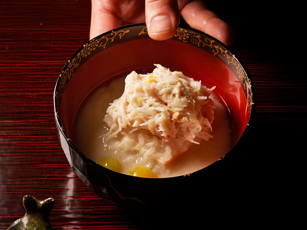 広尾『日本料理 佐々』の「胡麻豆腐 ほぼ松葉蟹」