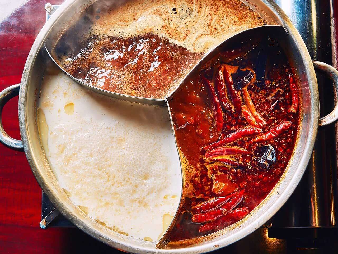 白金高輪『火鍋 三田』の3色火鍋