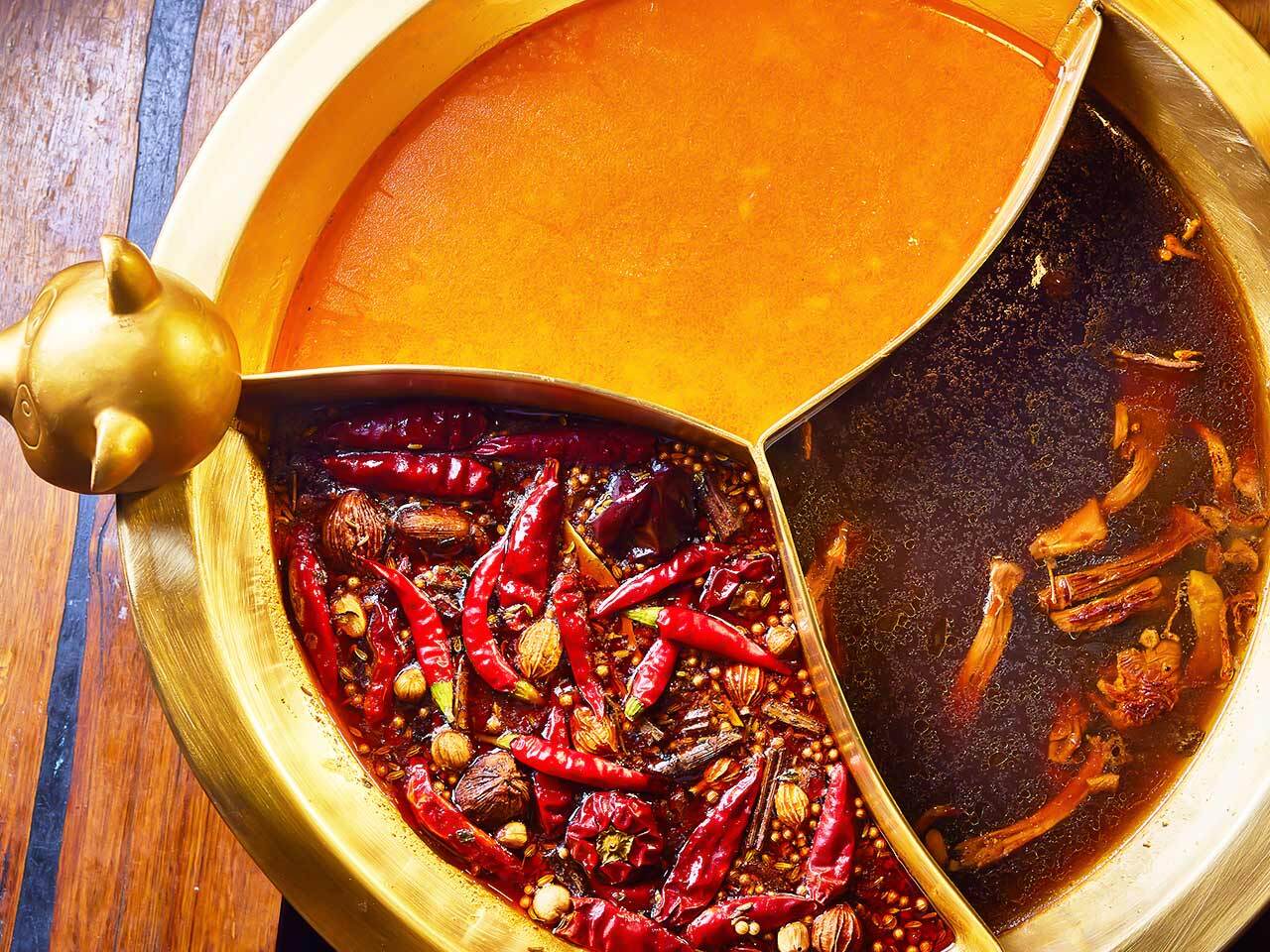 大塚『四川料理 花重』の三色火鍋