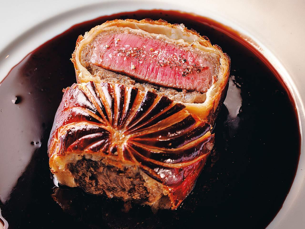 東銀座『Le Nougat』の「A4の黒毛和牛フィレ肉 パイ包み焼きトリュフソース」