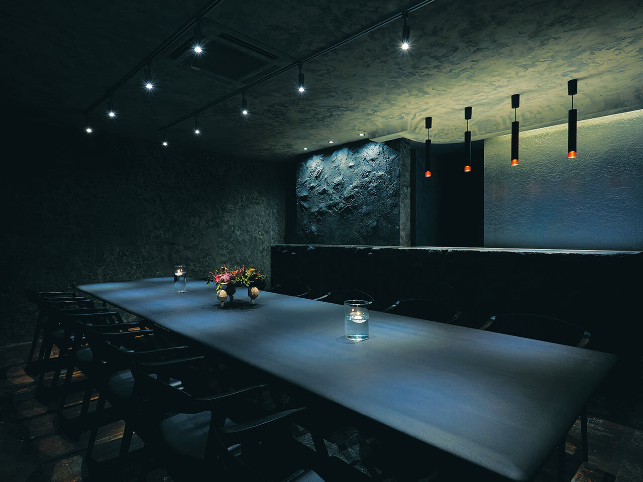 白金台『81』の内観