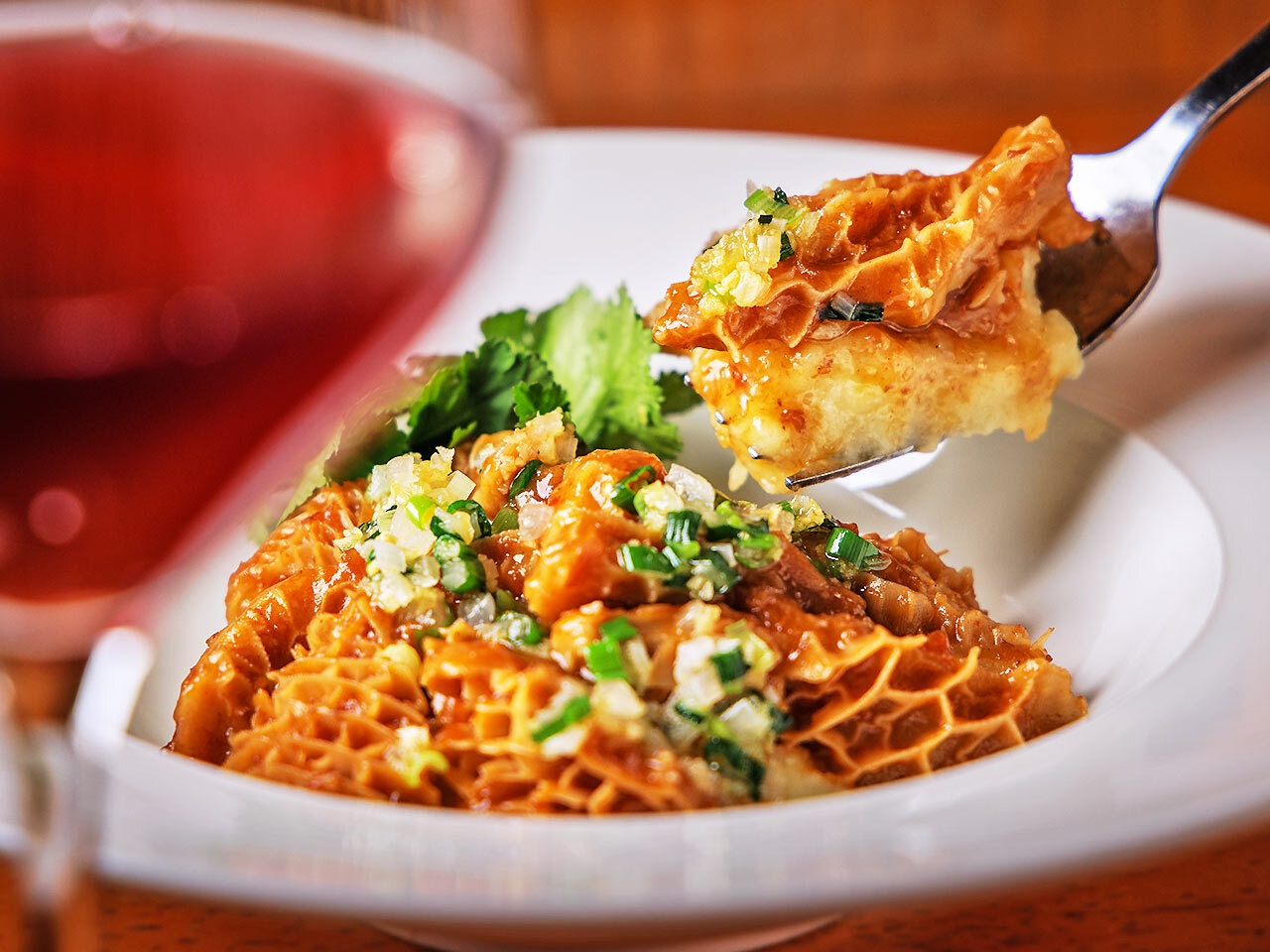 赤羽『ワイン+つまみ Nomka』の「牛ハチノスのエスニックソース蒸し」