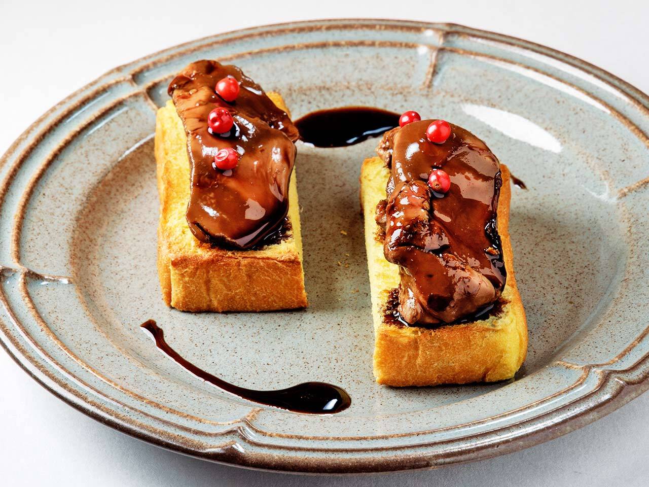 赤羽『ワイン+つまみ Nomka』の「しっとりレバーの香り醤油風味かぼちゃパン」