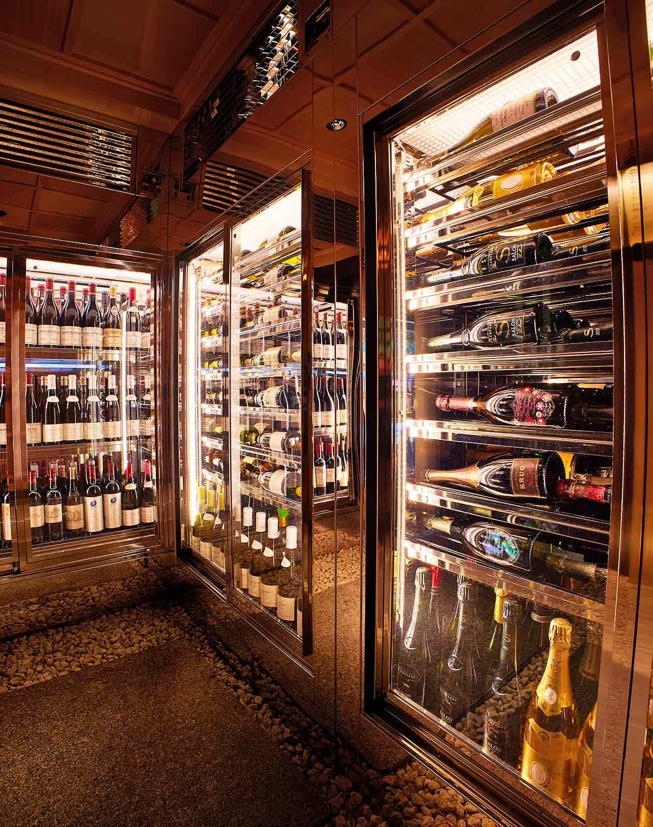 幡ヶ谷『鮨 東京 よし田』のワインセラー
