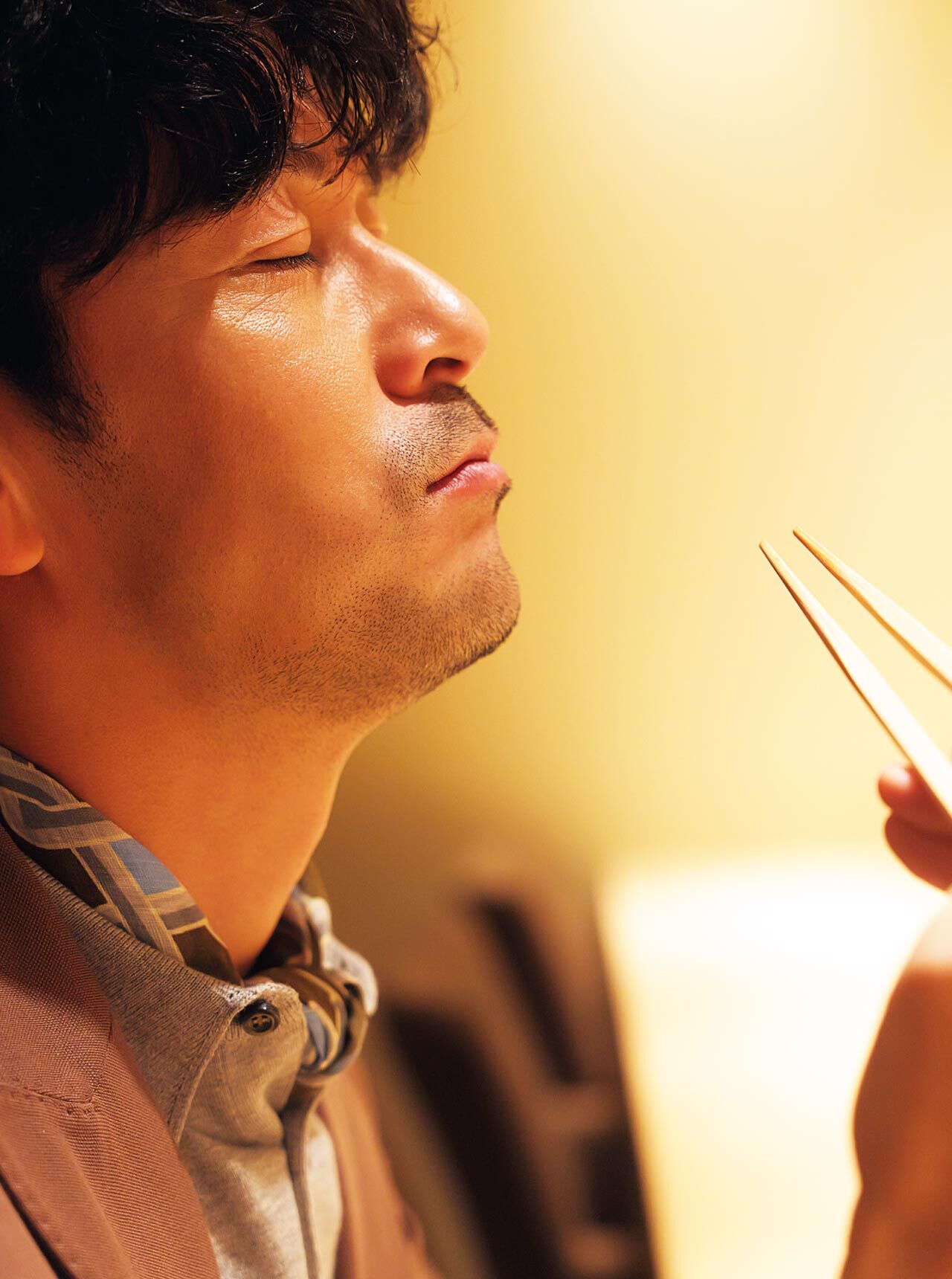 白金台『白金台 桜井』で食事をしている様子