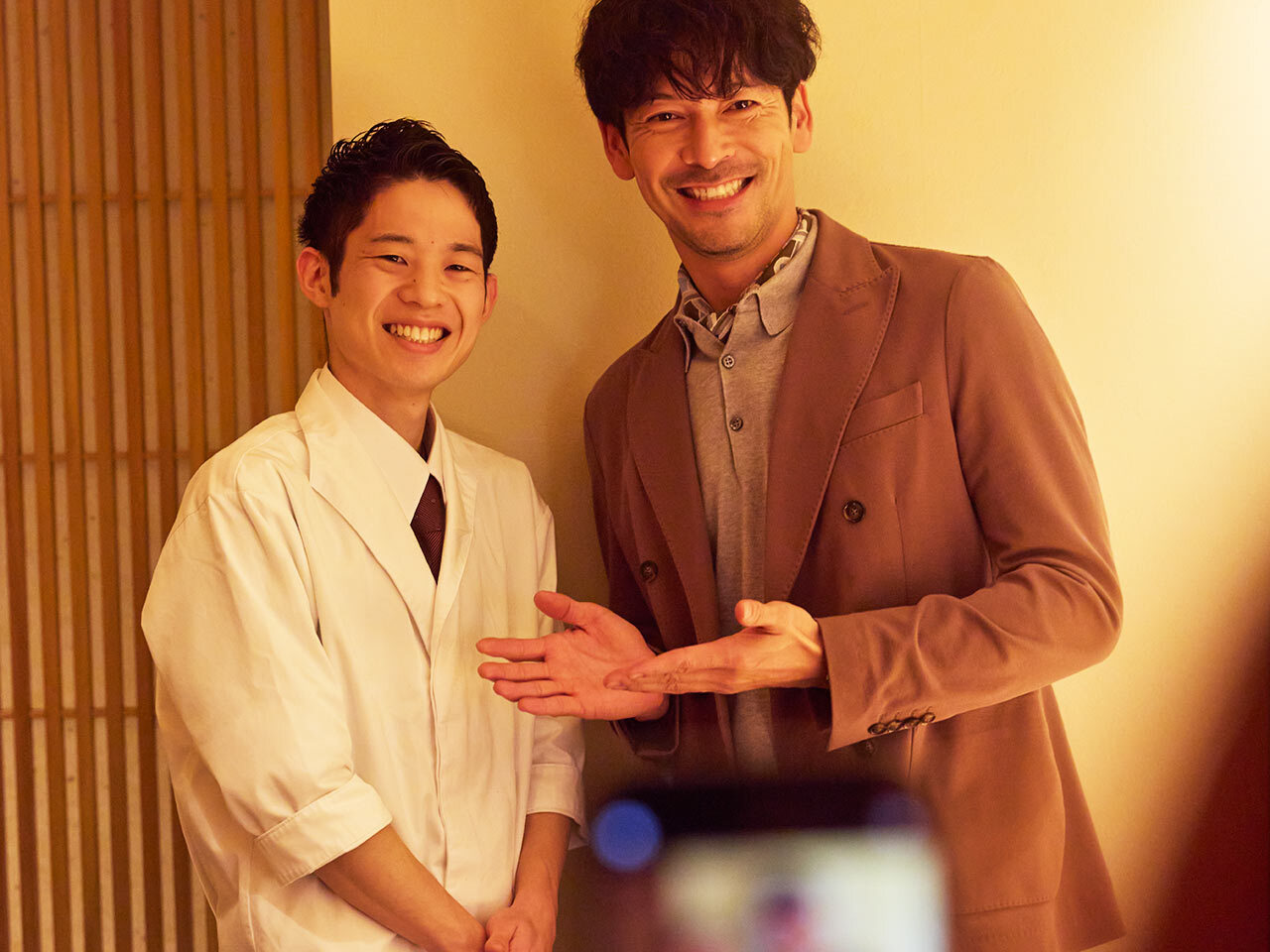白金台『白金台 桜井』の桜井智輝氏と撮影している様子
