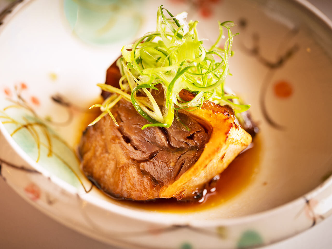 新宿『鮨 青海』の「鮪のあご肉の幽庵焼き」
