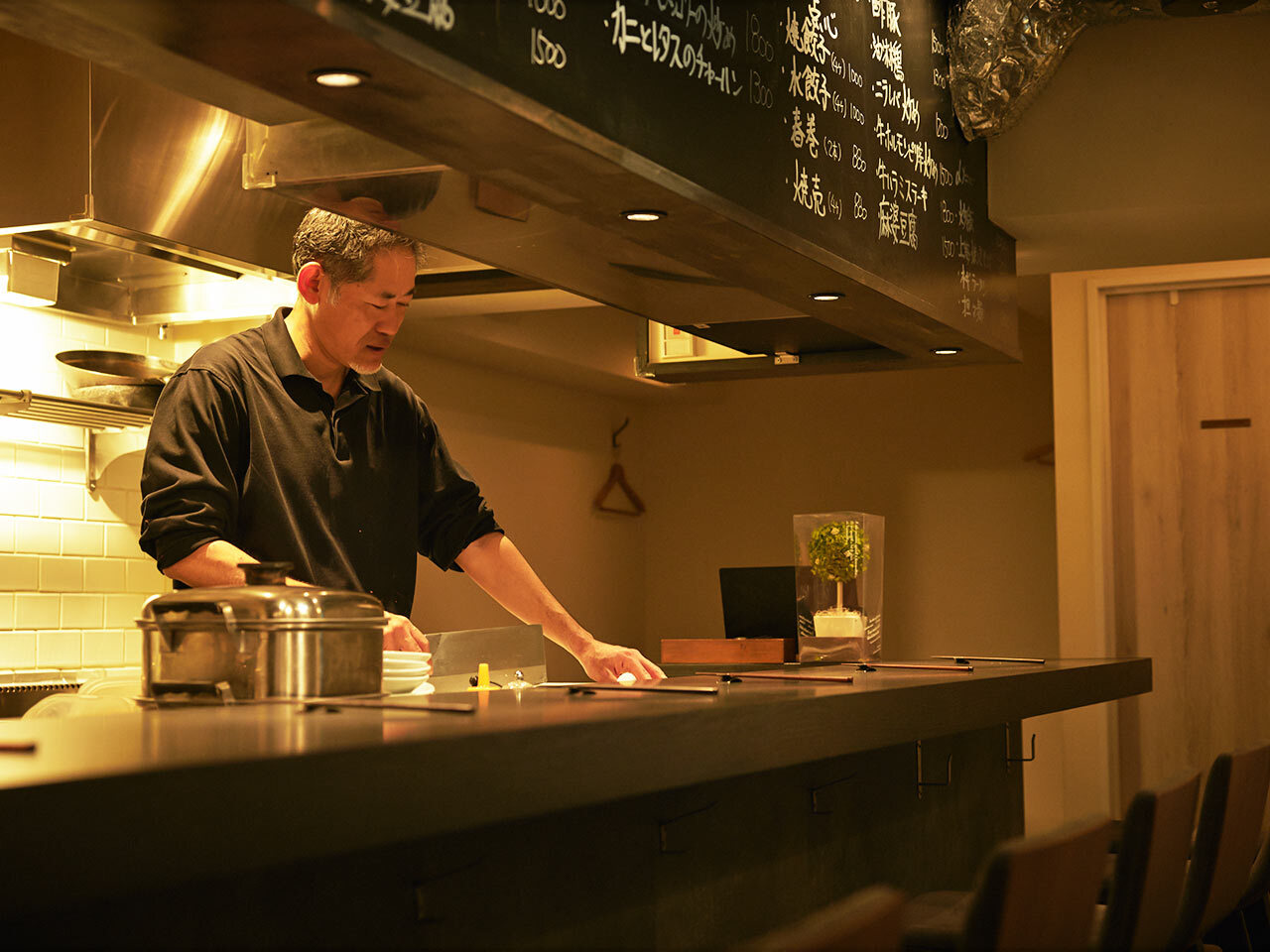 麻布十番『52 Chinese Bar GONI』の内観