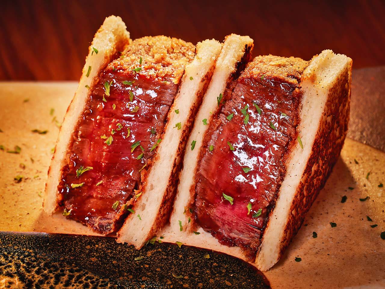 乃木坂『誇味山』の「シャトーブリアンカツサンド」