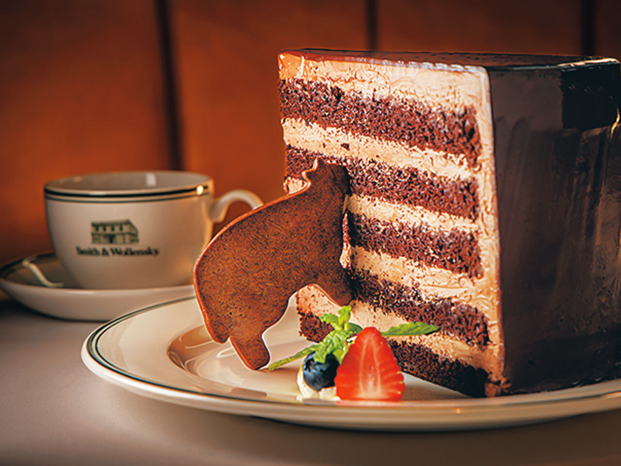 銀座『Smith & Wollensky GINZA』の「ギガンティックチョコレートケーキ」