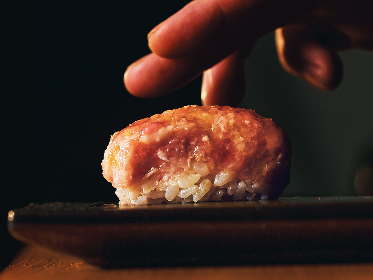 人形町『黎明』の「鶏鮨」