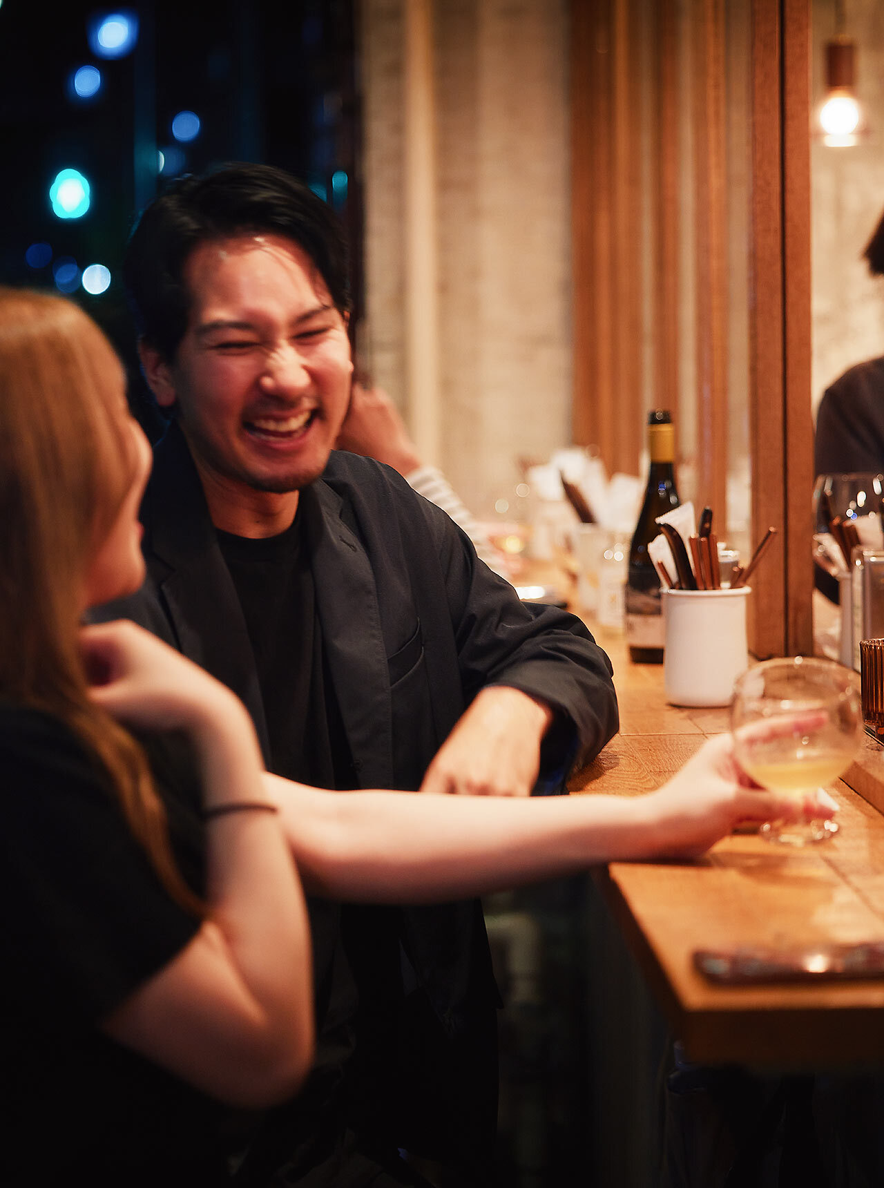蒲田『lober』のカウンター席の様子