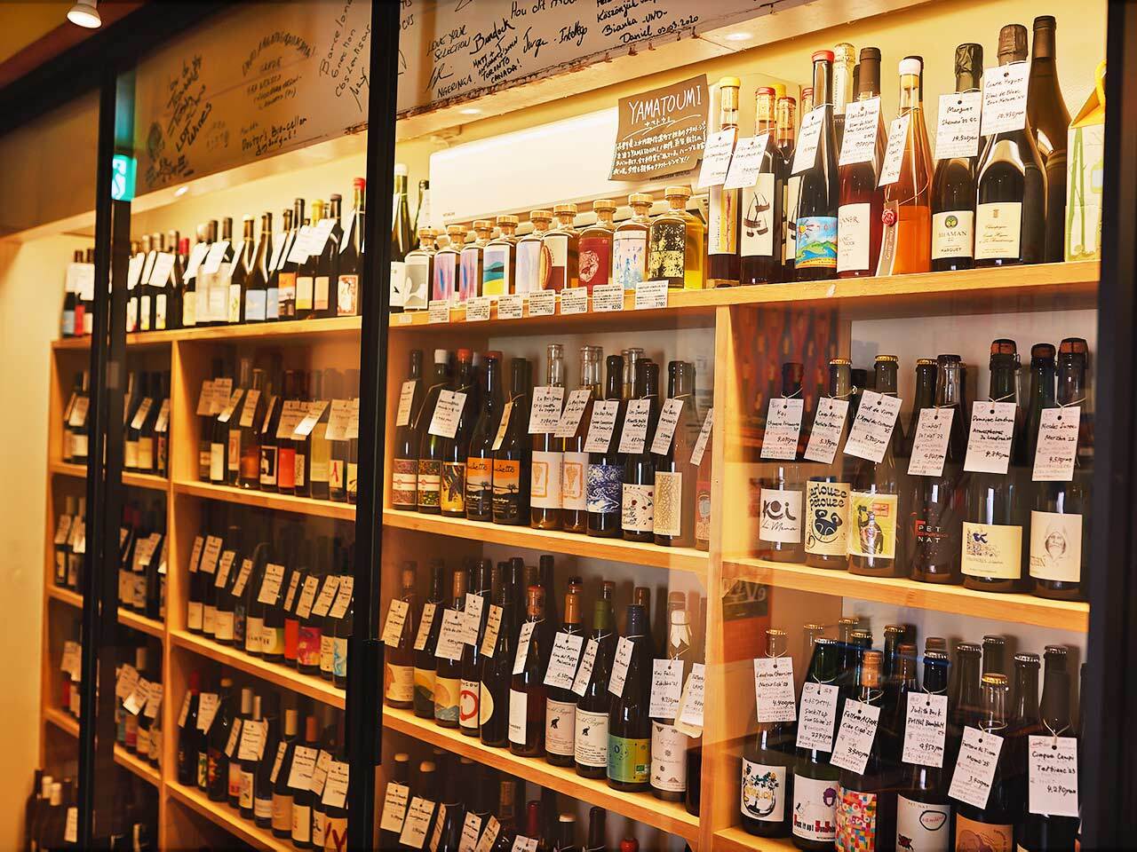 関内『鯖寅酒販』で提供しているワイン