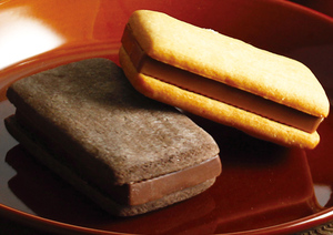 堂々の分厚いショコラ！濃厚「ショコラサンド」は、今年も頑張った自分ご褒美スイーツに！