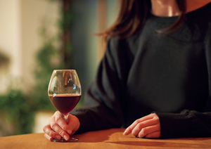 寒い日にじんわり沁みる、濃厚でエレガントな味わい！日本人初の女性醸造家が造るワイン