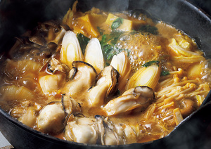 寒い日は熱々の牡蠣鍋がしみじみ旨い！秘伝の味噌スープにほっこり癒される