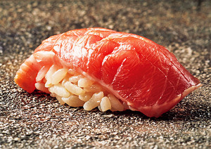 マグロの濃厚な旨味が味わえる究極の握り！“神楽坂で鮨”を格上げする気鋭の新店