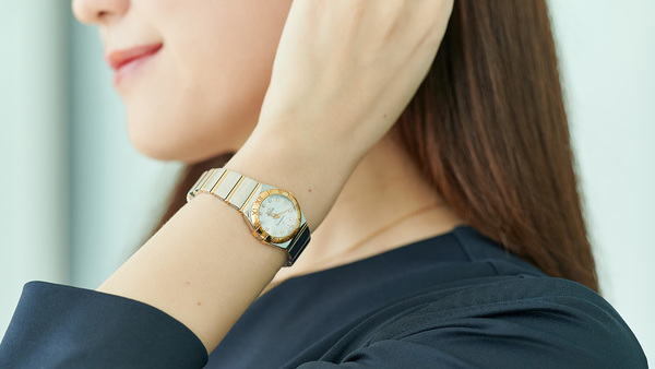 「営業は嫌味のない腕時計を」大手証券会社の上司が放った一言に、社会人1年目の彼女は初ボーナスで…