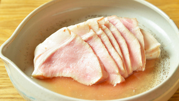 特製だしが肉に染み込む！島根銘柄豚を使った角煮＆ローストポーク
