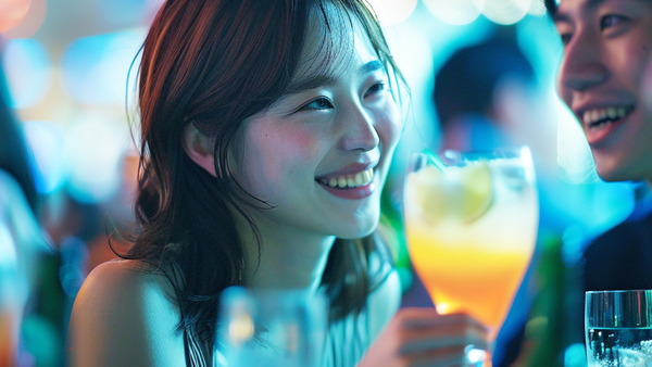 三軒茶屋のバーで出会った20代男女。曖昧な関係のまま半年が経ち、ある夜男が…