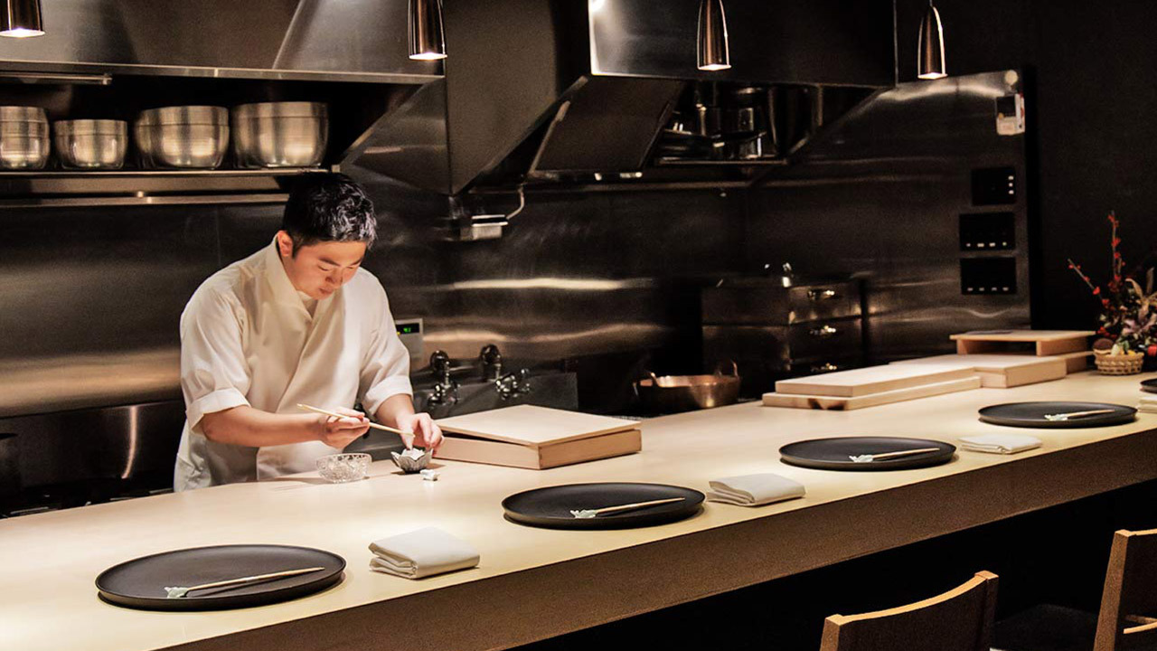 デートに最適な西麻布の新店3軒。プライベート感満載の空間が、2人の距離を一気に縮める