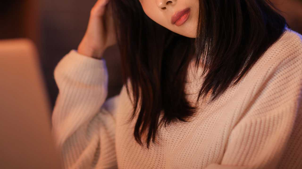 女子会は、みんなノロケ話ばかり。孤独な27歳女性が、深夜に始めた“ある習慣”とは