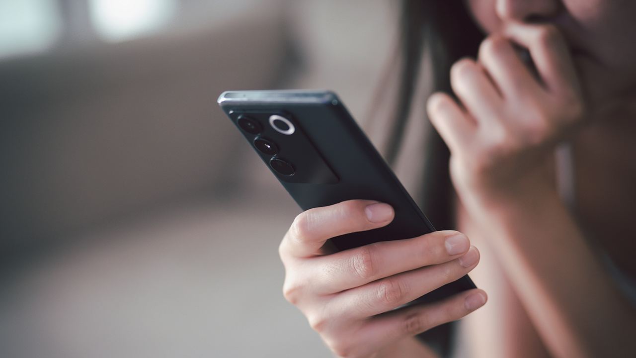 デートは1ヶ月おき、LINEはするけど全然会えない…「忙しい男」の本音とは？