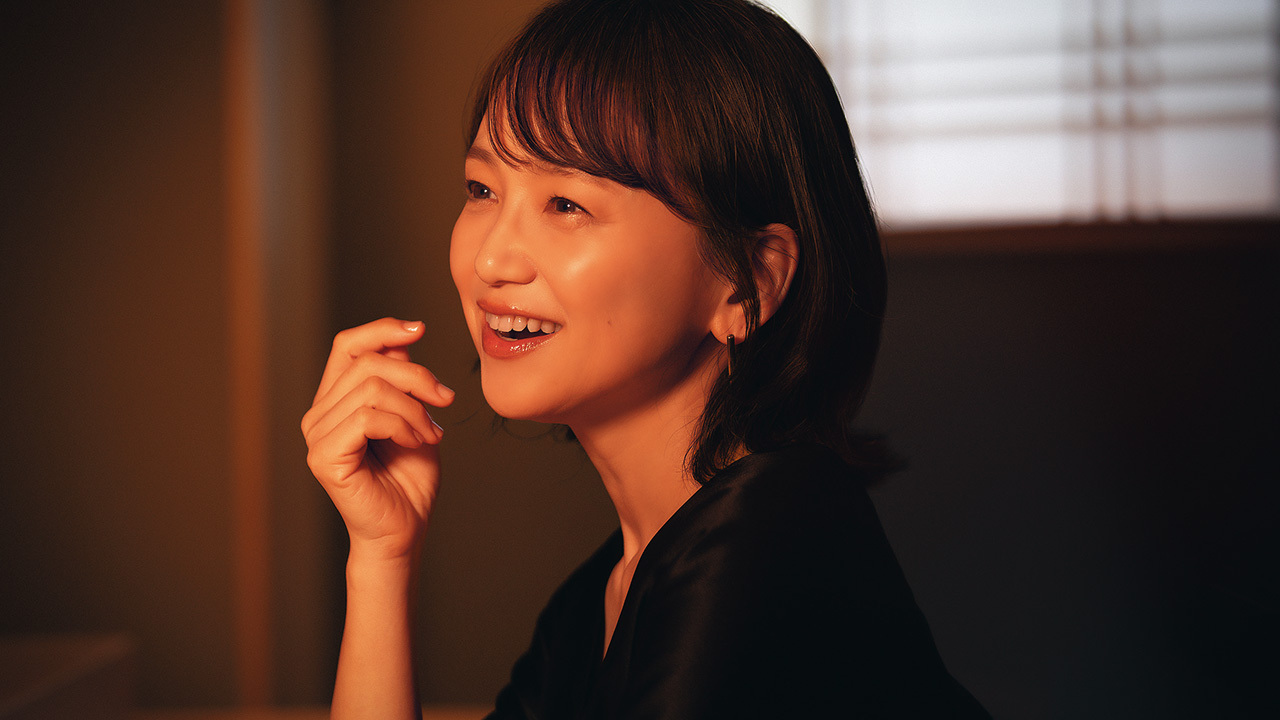女優歴35年を迎える永作博美が、いま思うこと。“時すでに遅し”なことはない