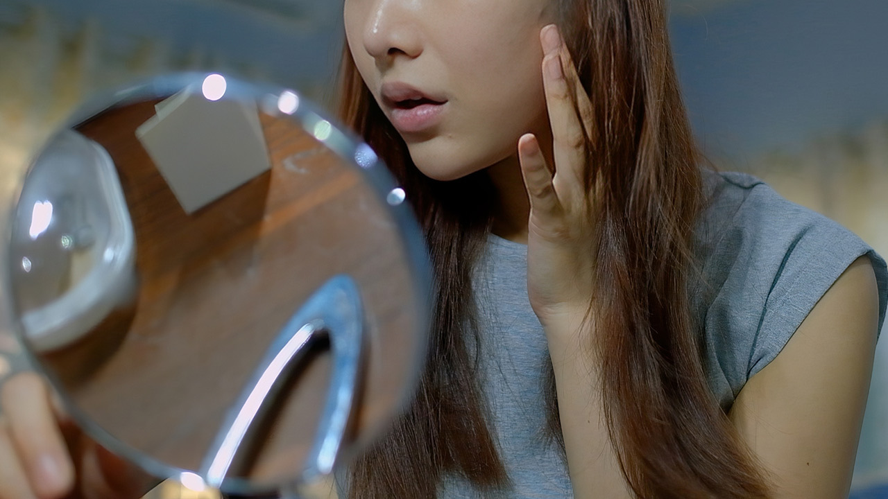 16歳で美容整形した少女。理想の顔を手に入れたはずが、人生を棒に振ることになった理由とは