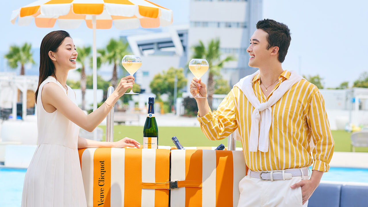 昼から始める贅沢な夏のエスケープは、「ヴーヴ・クリコ リッチ オン アイス」と共に！