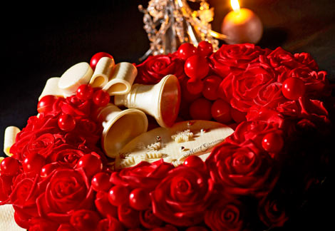 パーティーにぴったり 赤いバラのリースをイメージしたxmasケーキが凄すぎる 東京カレンダー グルメ レストラン ライフスタイル情報