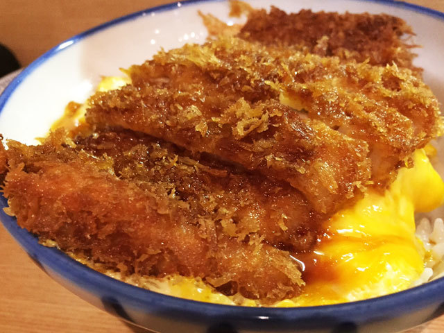 かつ丼のみで勝負する専門店の一杯は 卵でとじない不思議なかつ丼 東京カレンダー