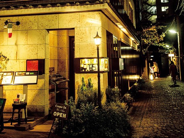 石畳に佇む洋館の存在感は神楽坂随一 今日はイタリアンがいいな と言われたら この店を選ぶべき 東京カレンダー