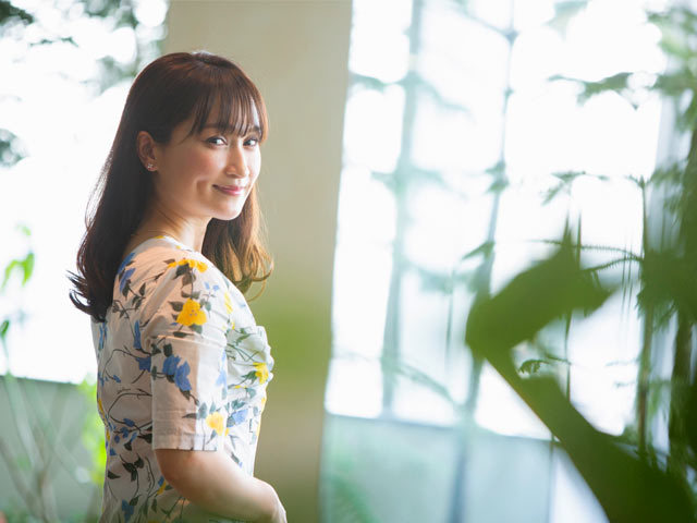 デキる女は 柔らかい印象 と 隙のなさ を両立させる Pr美女たちのメイク術 2 2 東京カレンダー