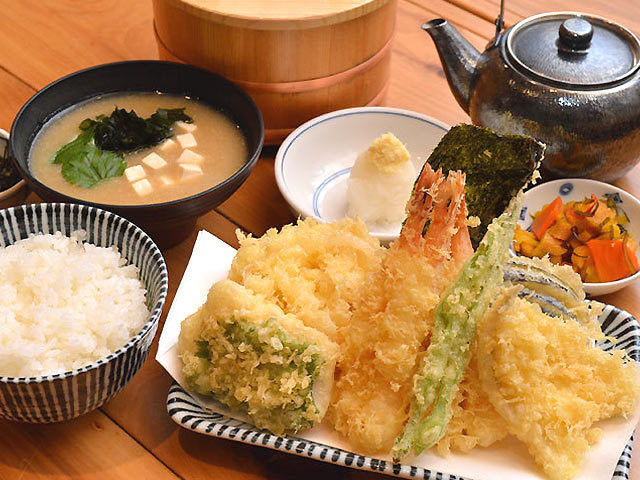 ちょっと贅沢ランチを サクサクの絶品天ぷらが楽しめる都内の人気店5選 3 3 東京カレンダー