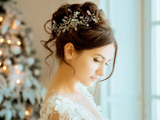 ウエディングドレス姿に合う髪型って 花嫁のヘアスタイル事情 東京カレンダー グルメ レストラン ライフスタイル情報